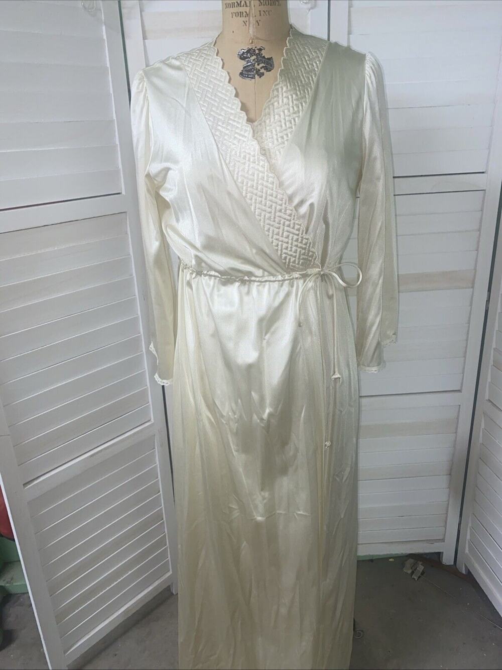 Vintage 2 Piece Vanity Fair Nightgown Peignoir Robe Set Nylon Cream Small
